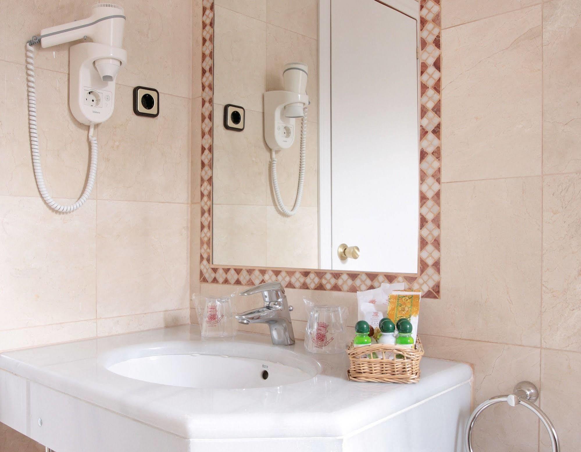 Regencia Colon Hotell Barcelona Eksteriør bilde