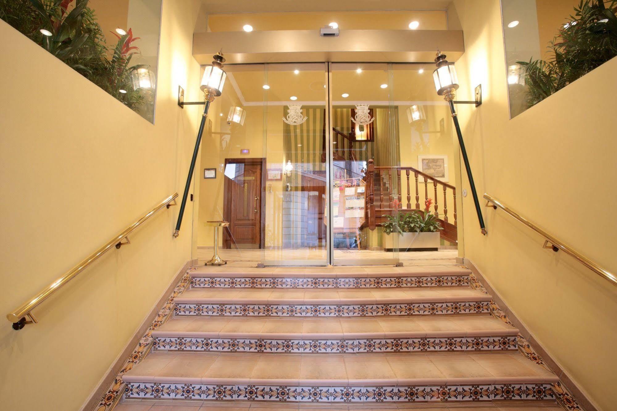 Regencia Colon Hotell Barcelona Eksteriør bilde