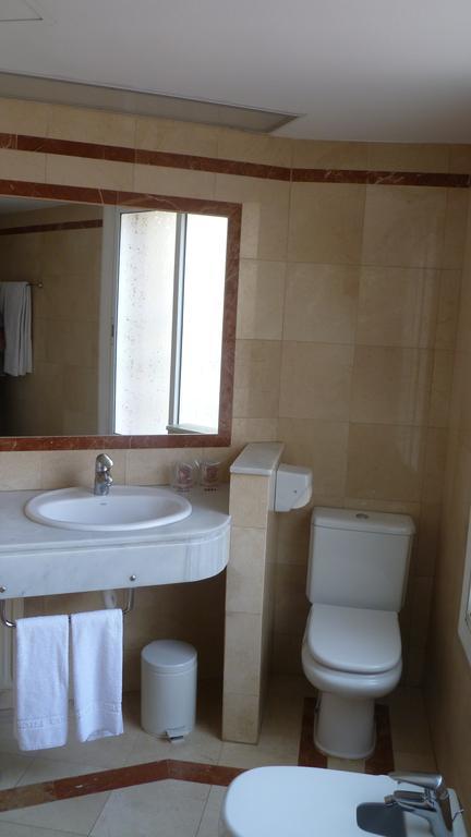 Regencia Colon Hotell Barcelona Eksteriør bilde